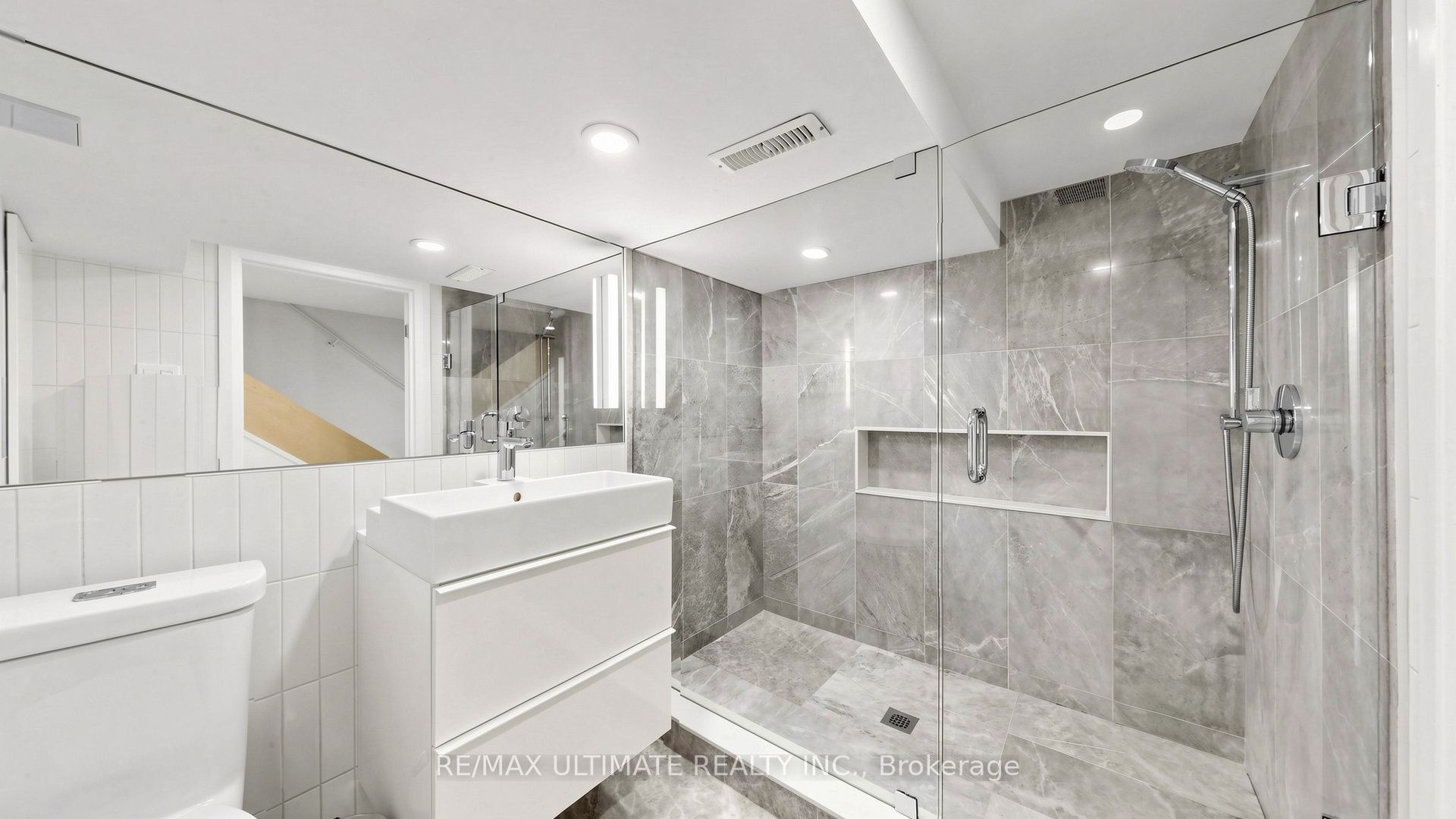 5 Collahie Street Property Photo 37