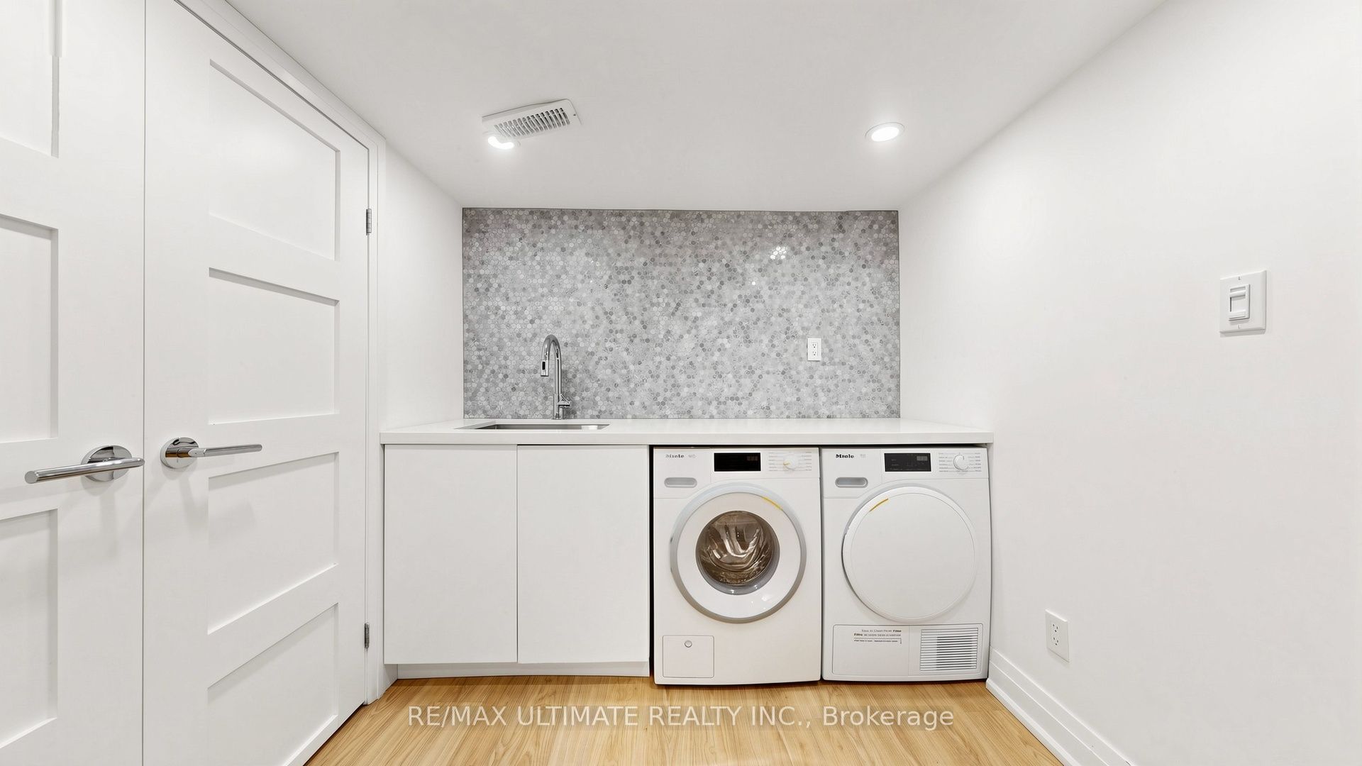 5 Collahie Street Property Photo 38