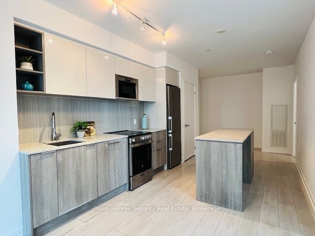 31 Tippett Road 645 Property Photo 2