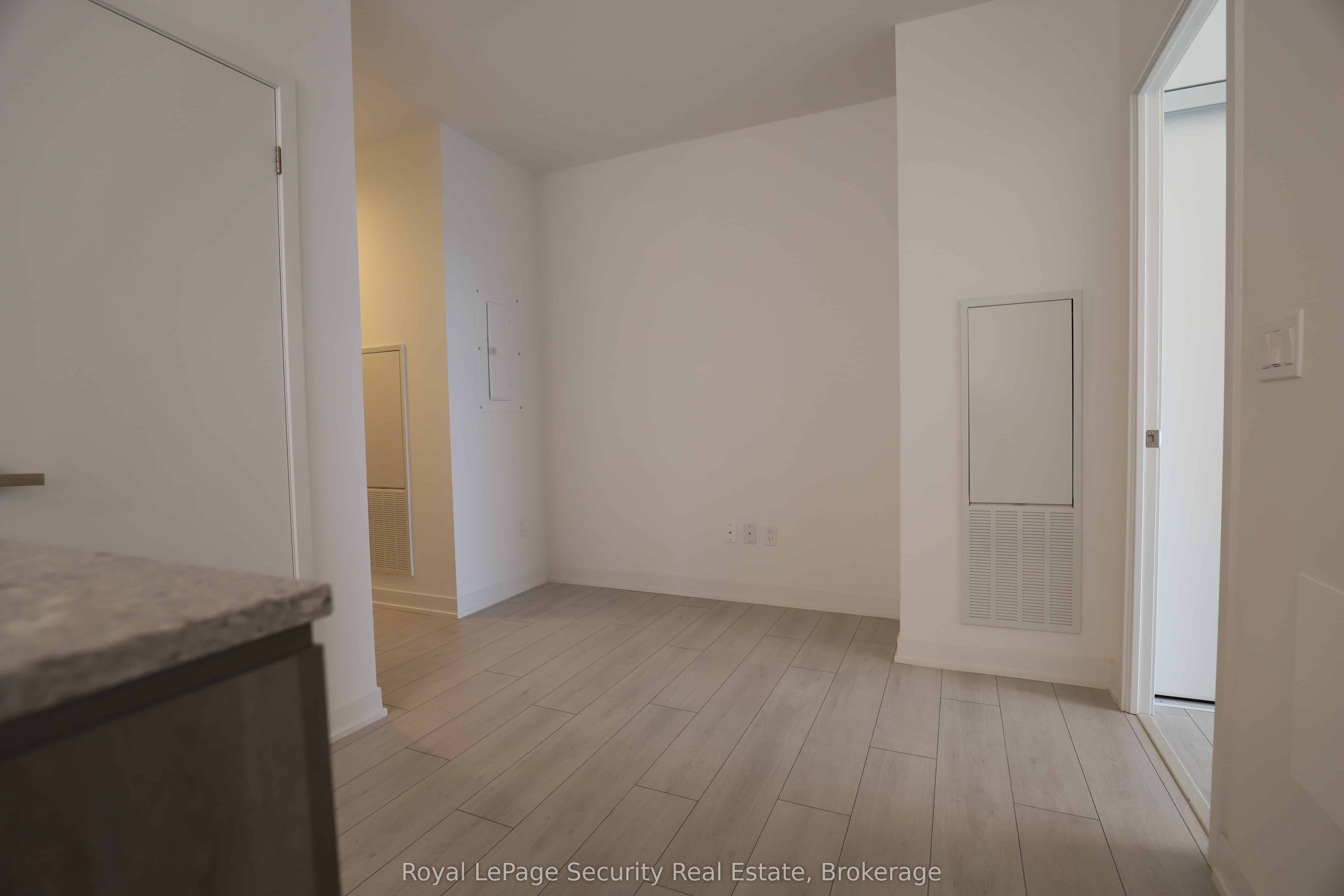 31 Tippett Road 645 Property Photo 3