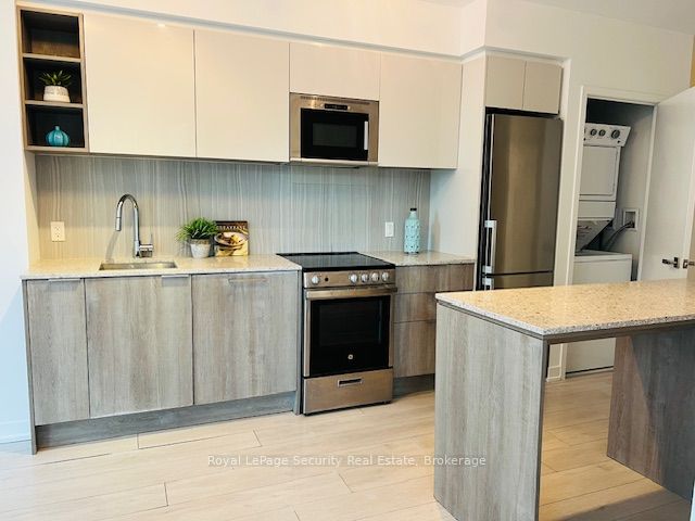 31 Tippett Road 645 Property Photo 9