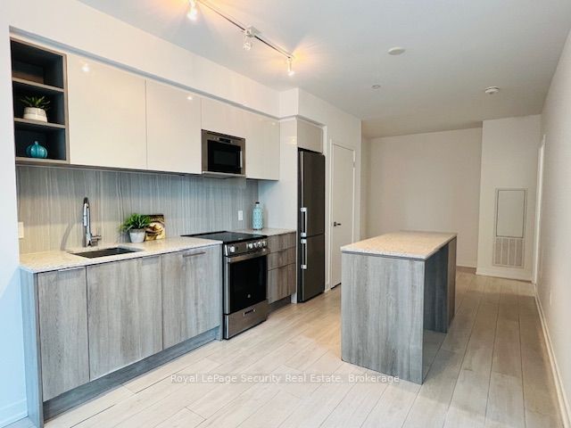 31 Tippett Road 645 Property Photo 12