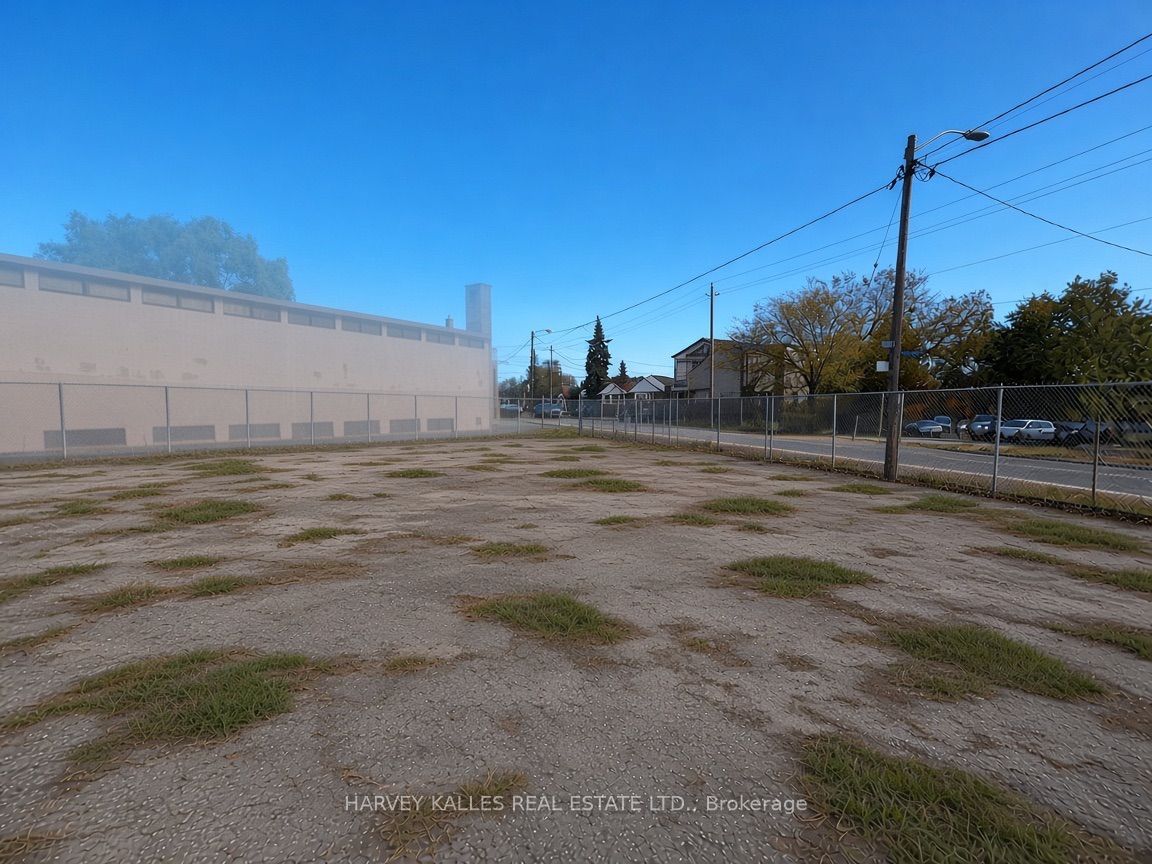 463 Vaughan Road Property Photo 4