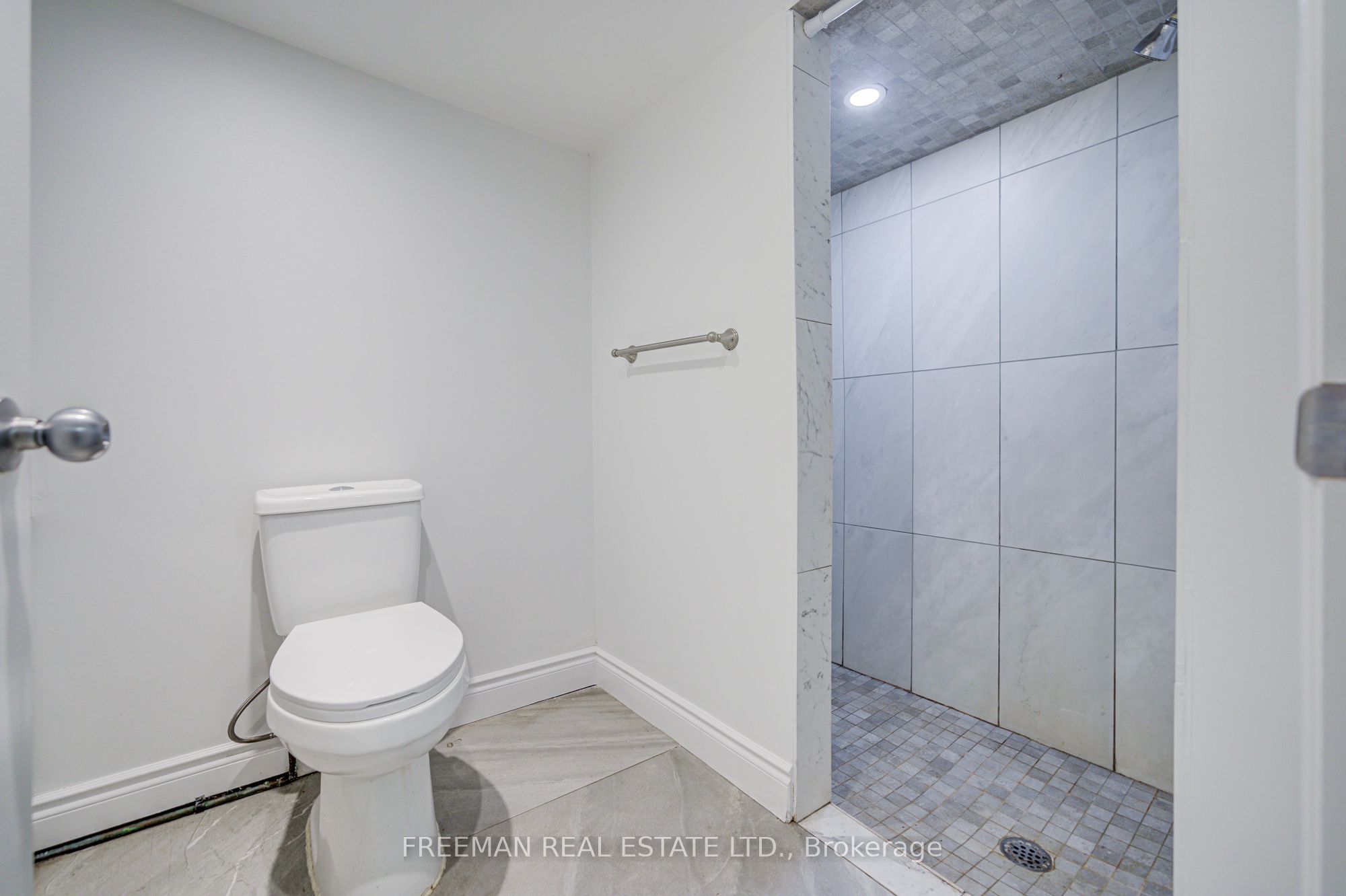 492 Manning Avenue Property Photo 32