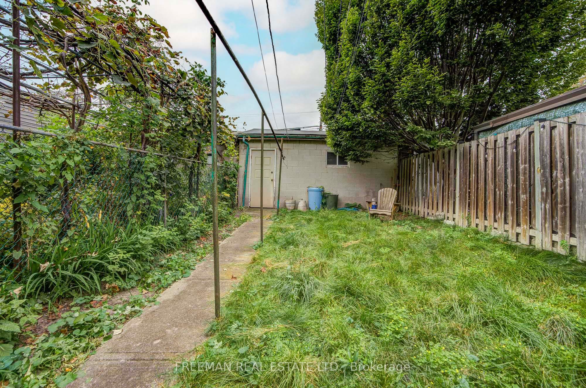 492 Manning Avenue Property Photo 44