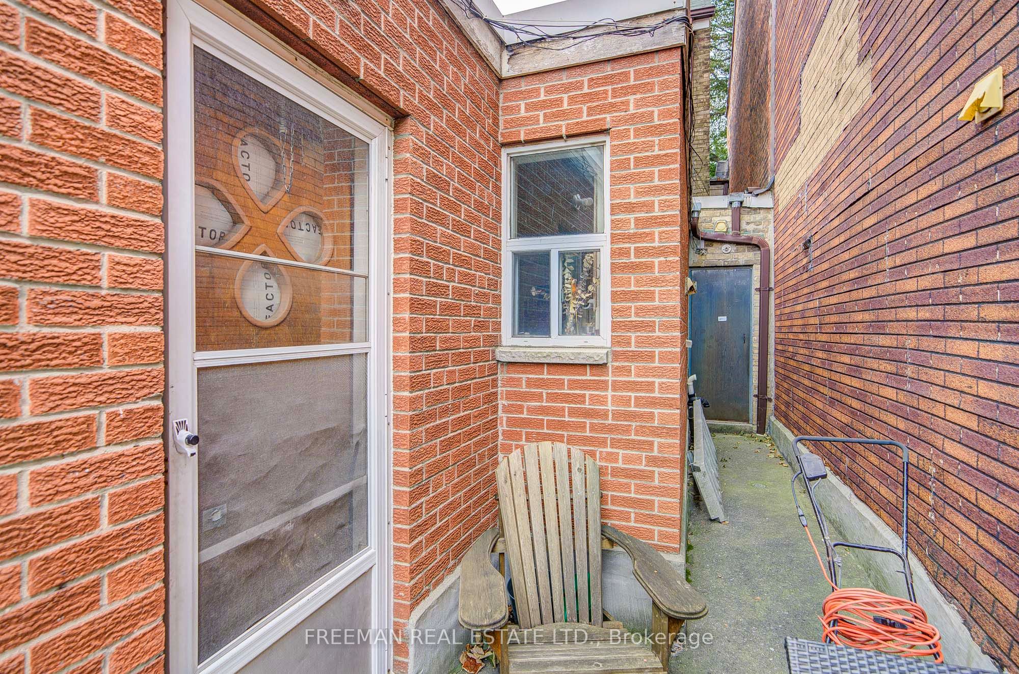 492 Manning Avenue Property Photo 47