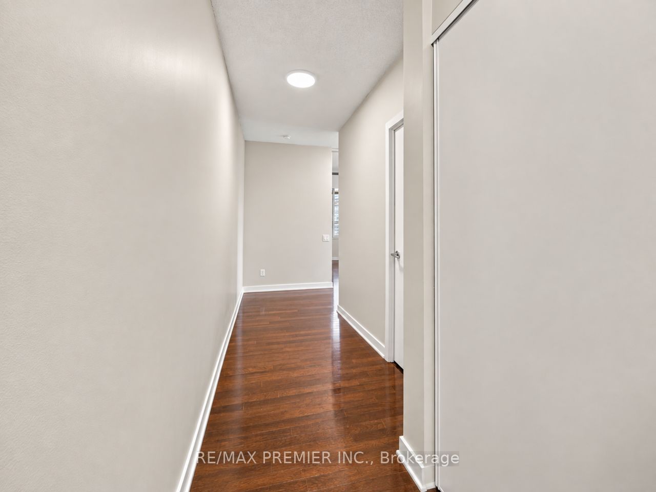 33 Charles Street E 1405 Property Photo 13