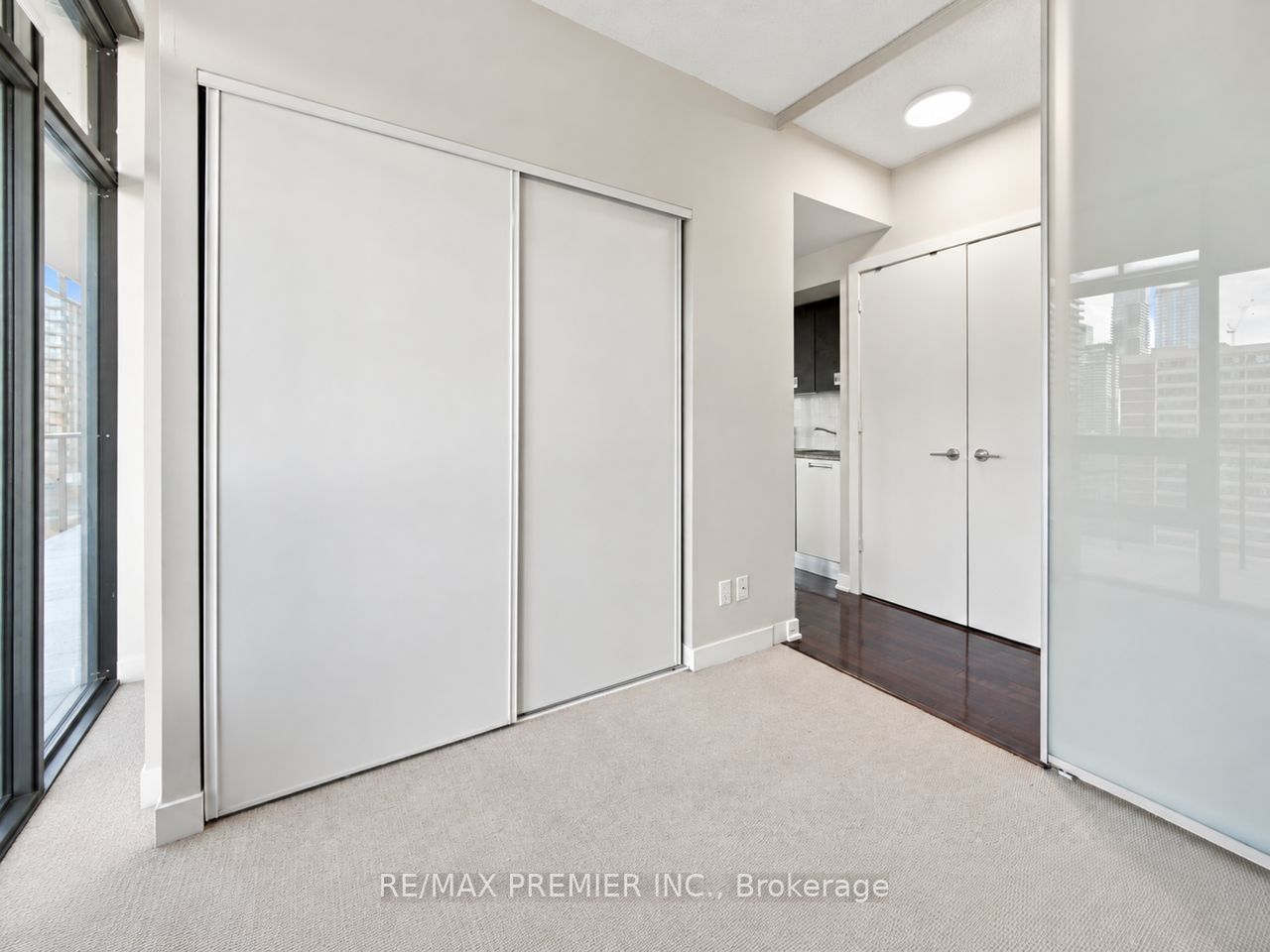 33 Charles Street E 1405 Property Photo 28