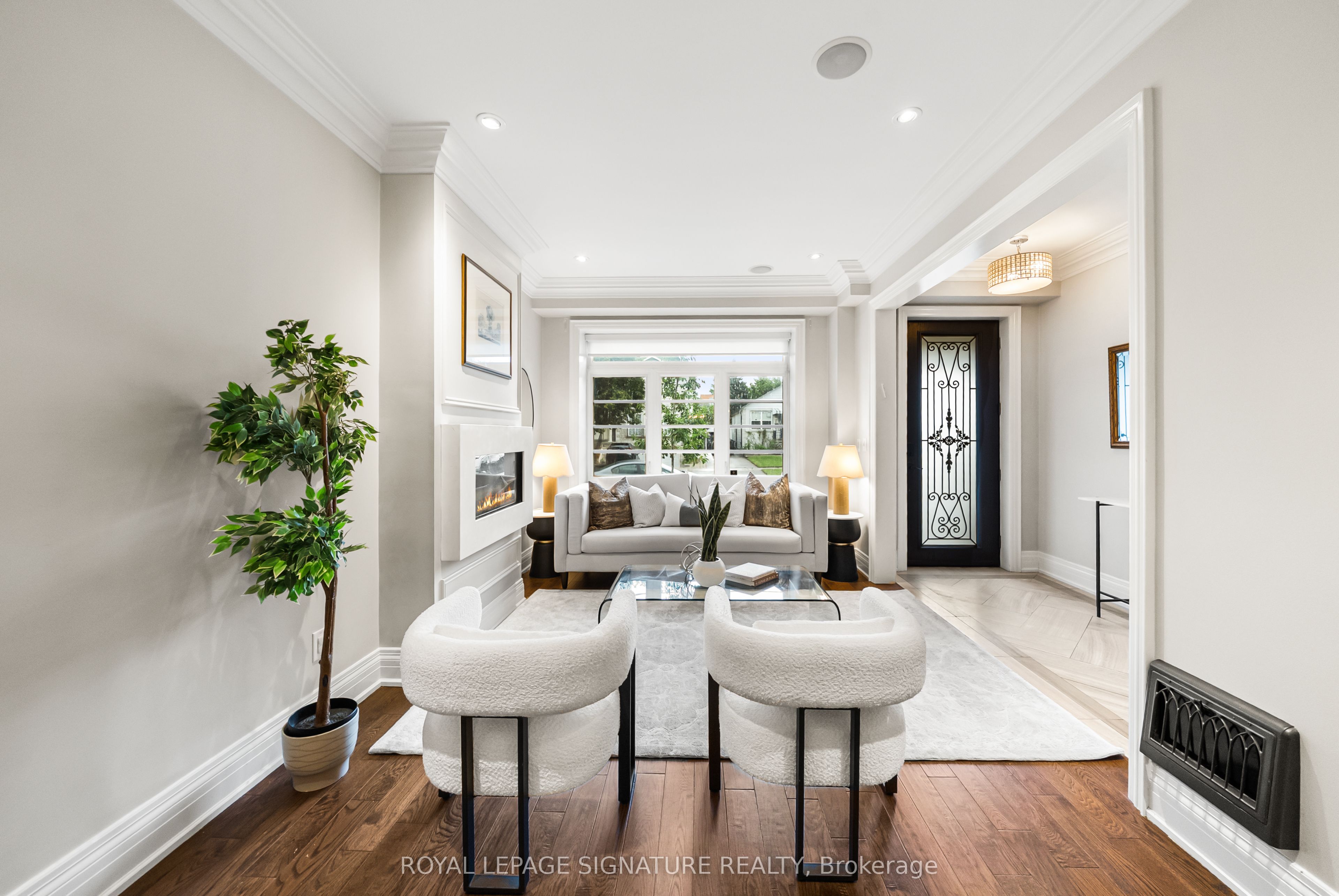 39 Regina Avenue Property Photo 5