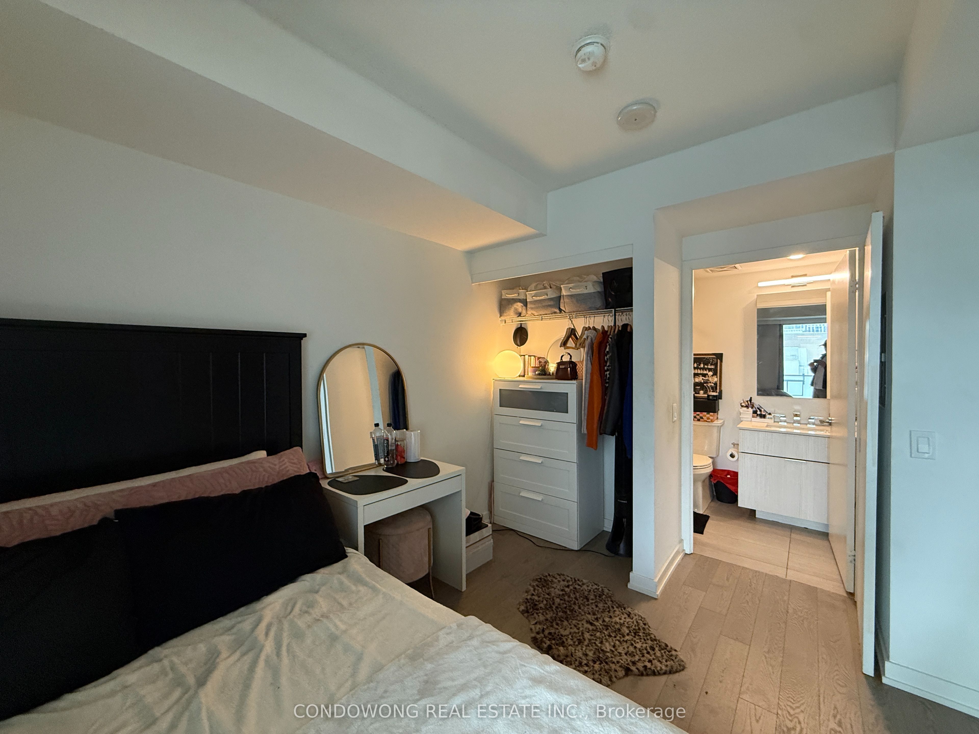 25 Richmond Street E 1608 Property Photo 9