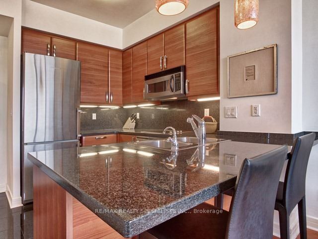 1 Avondale Avenue 501 Property Photo 6