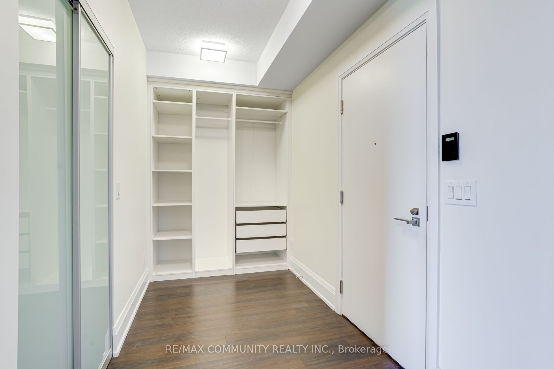 120 Harrison Garden Boulevard 1008 Property Photo 5