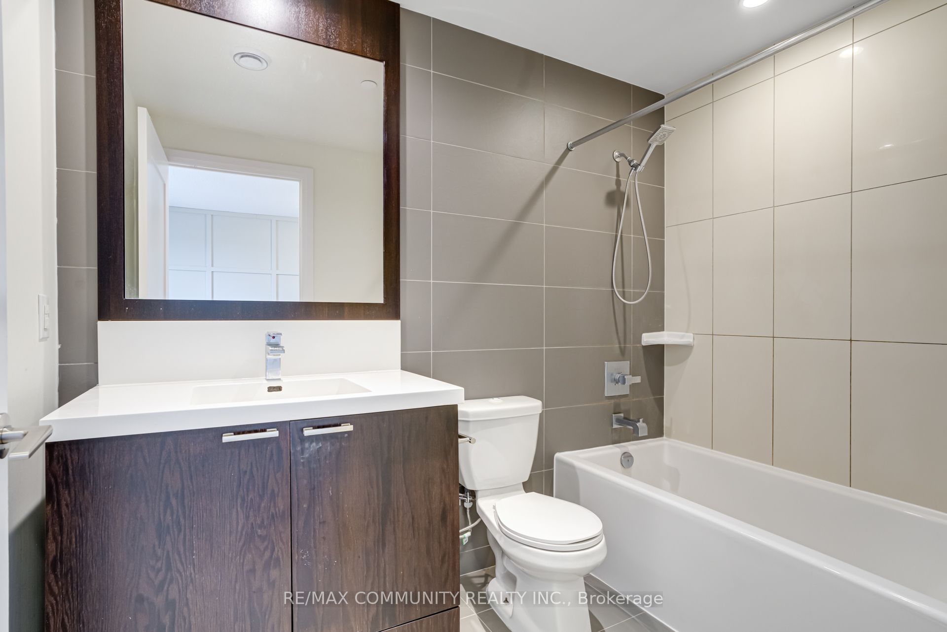 120 Harrison Garden Boulevard 1008 Property Photo 21
