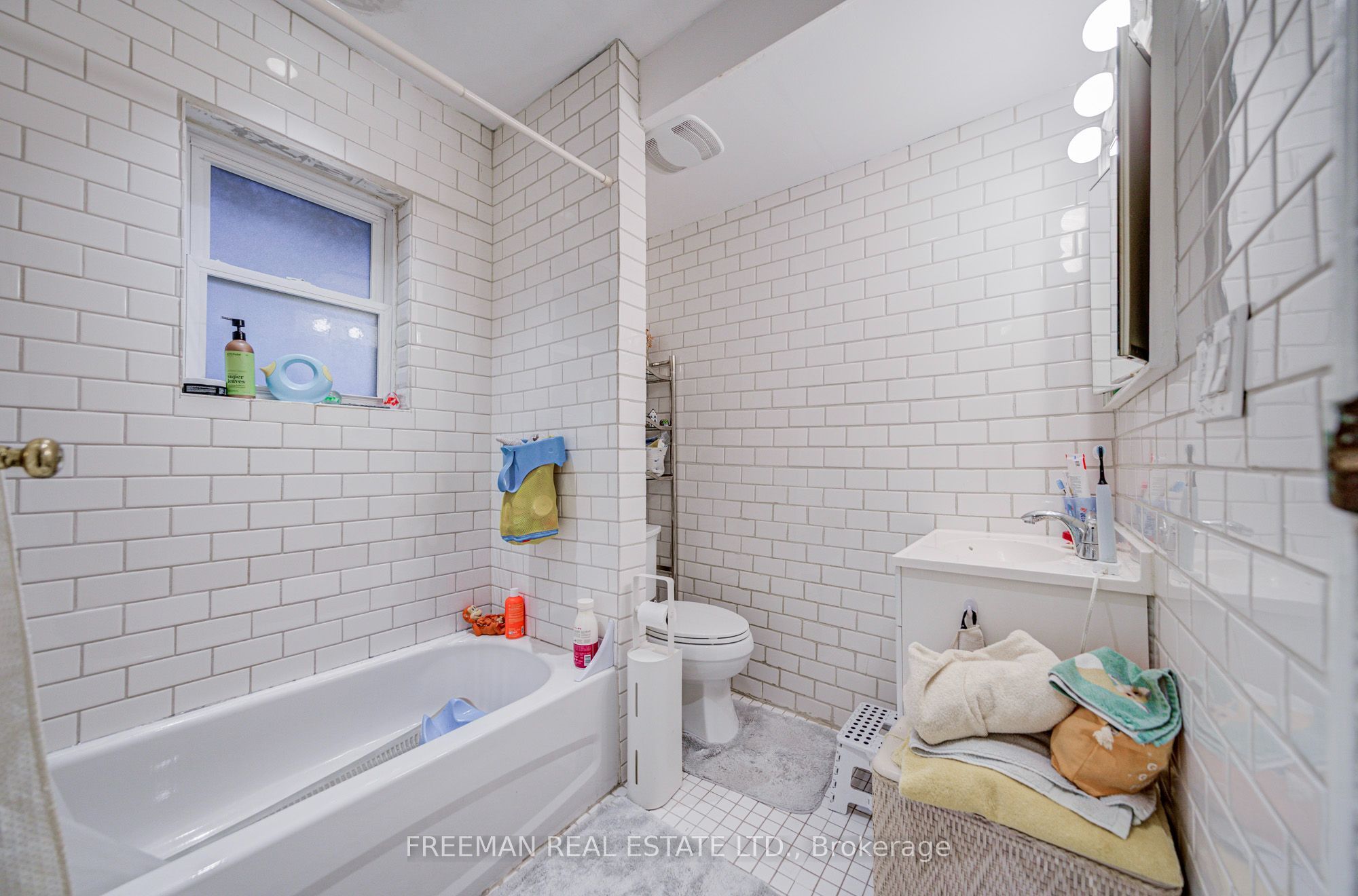 267 Albany Avenue Property Photo 8