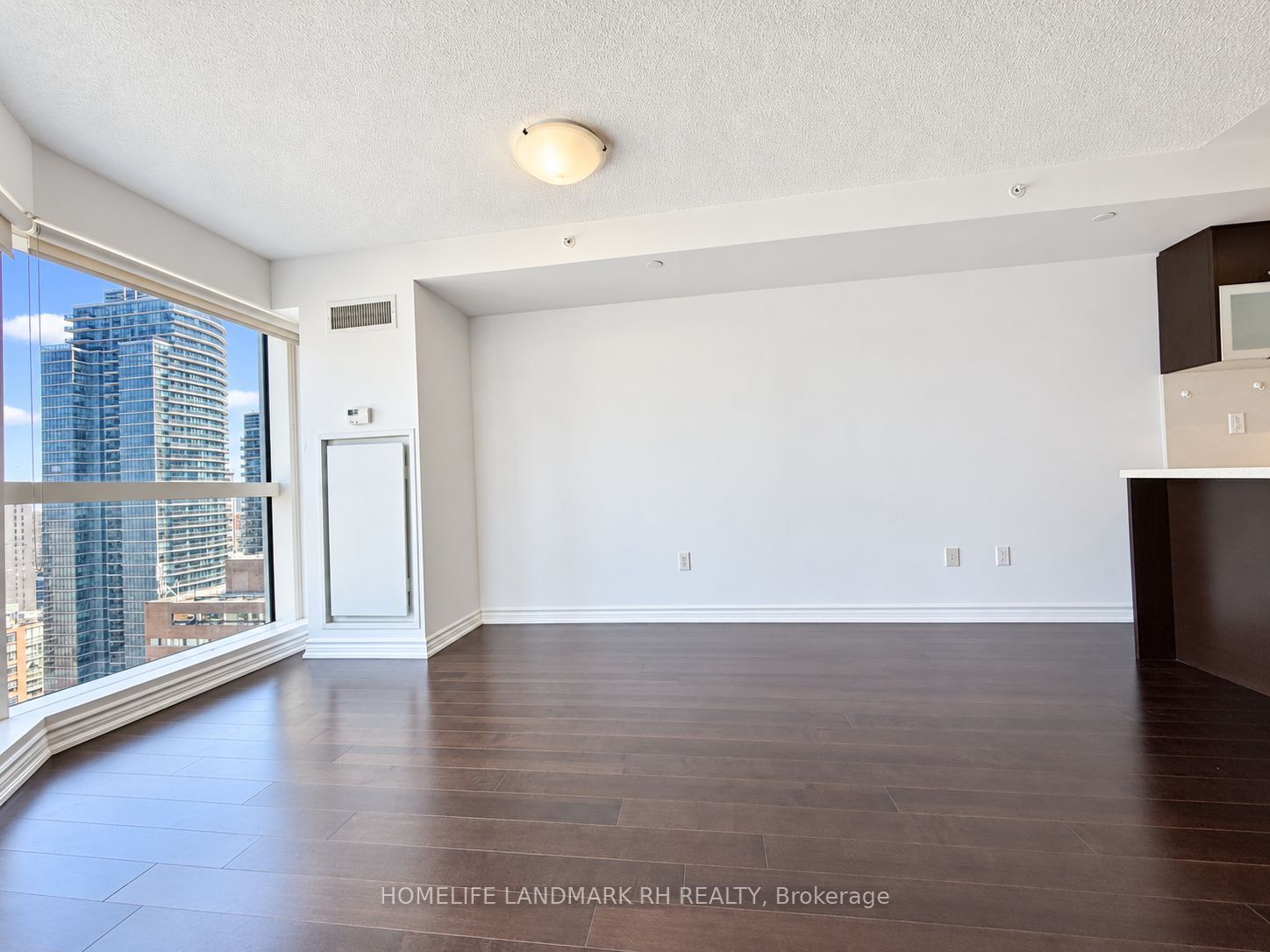 386 Yonge Street 2316 Property Photo 3