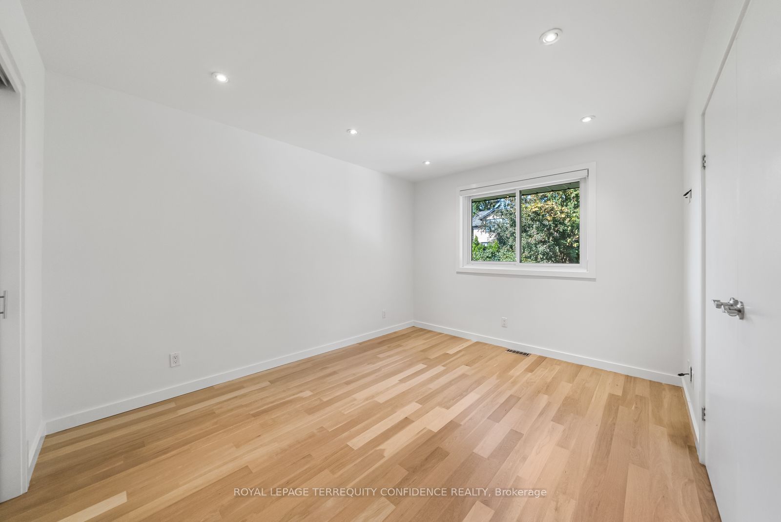 36 Sutcliffe Drive Property Photo 18