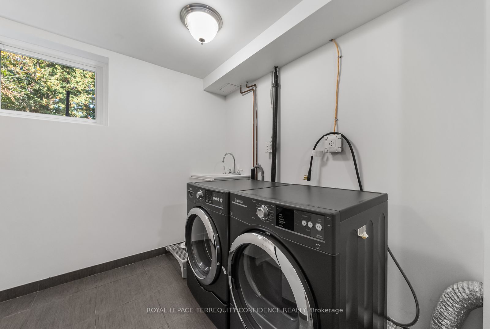 36 Sutcliffe Drive Property Photo 25
