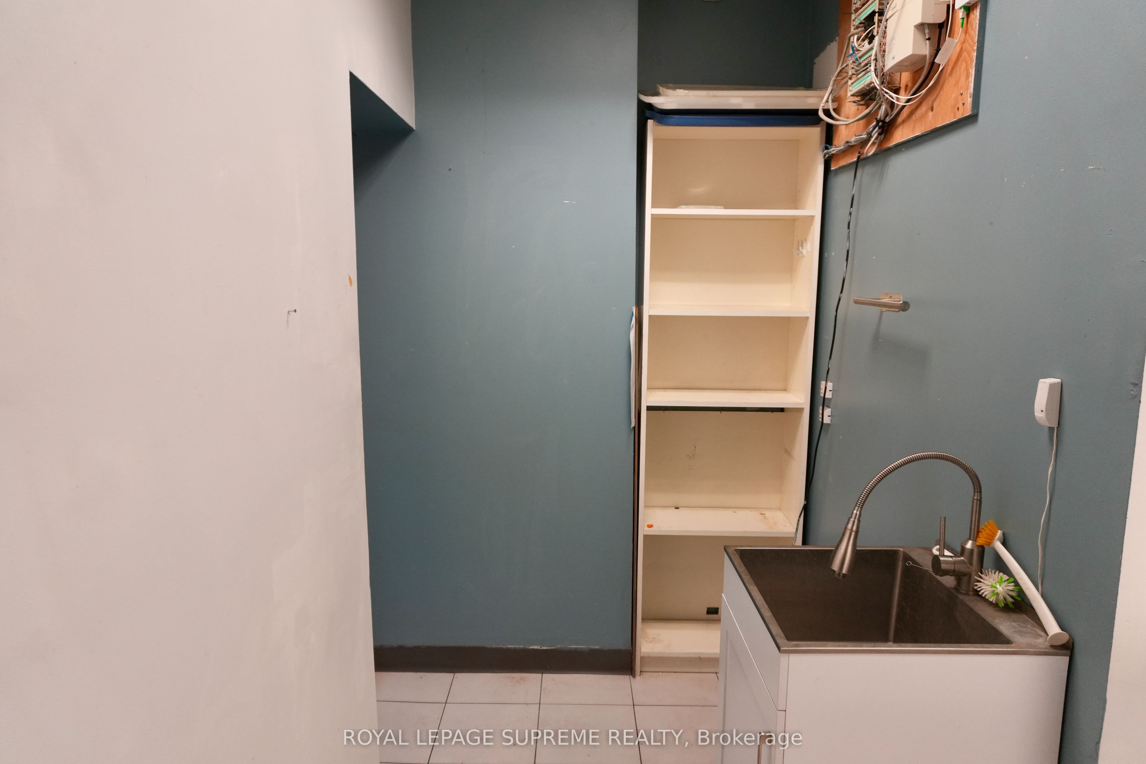 1209 Bloor Street W Property Photo 3