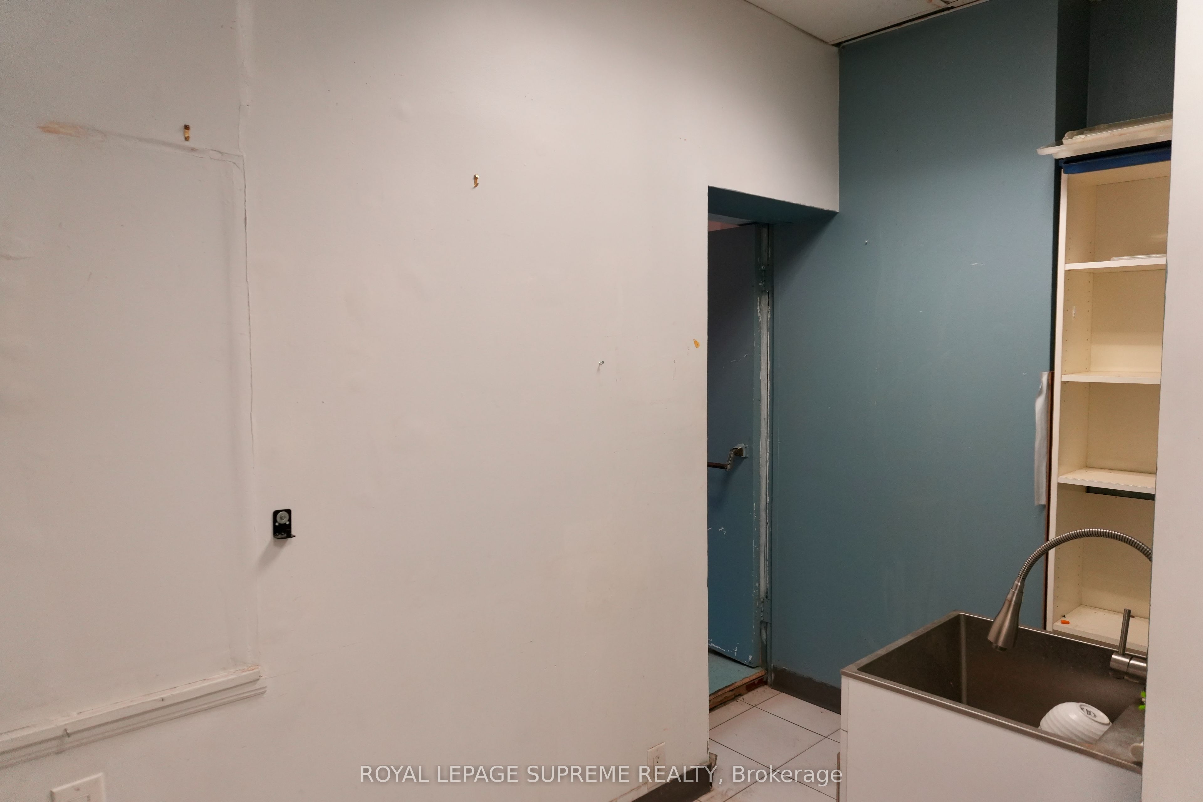 1209 Bloor Street W Property Photo 4