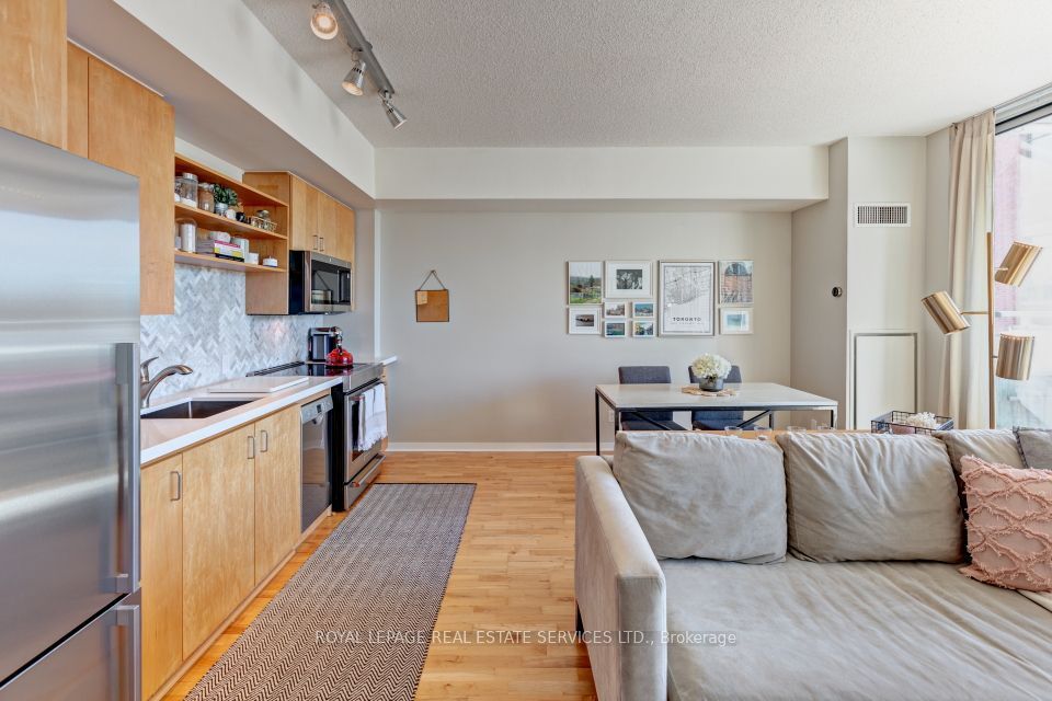 301 Markham Street 210 Property Photo 6