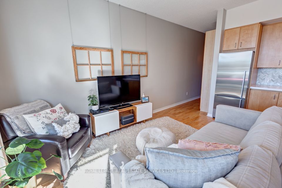301 Markham Street 210 Property Photo 10