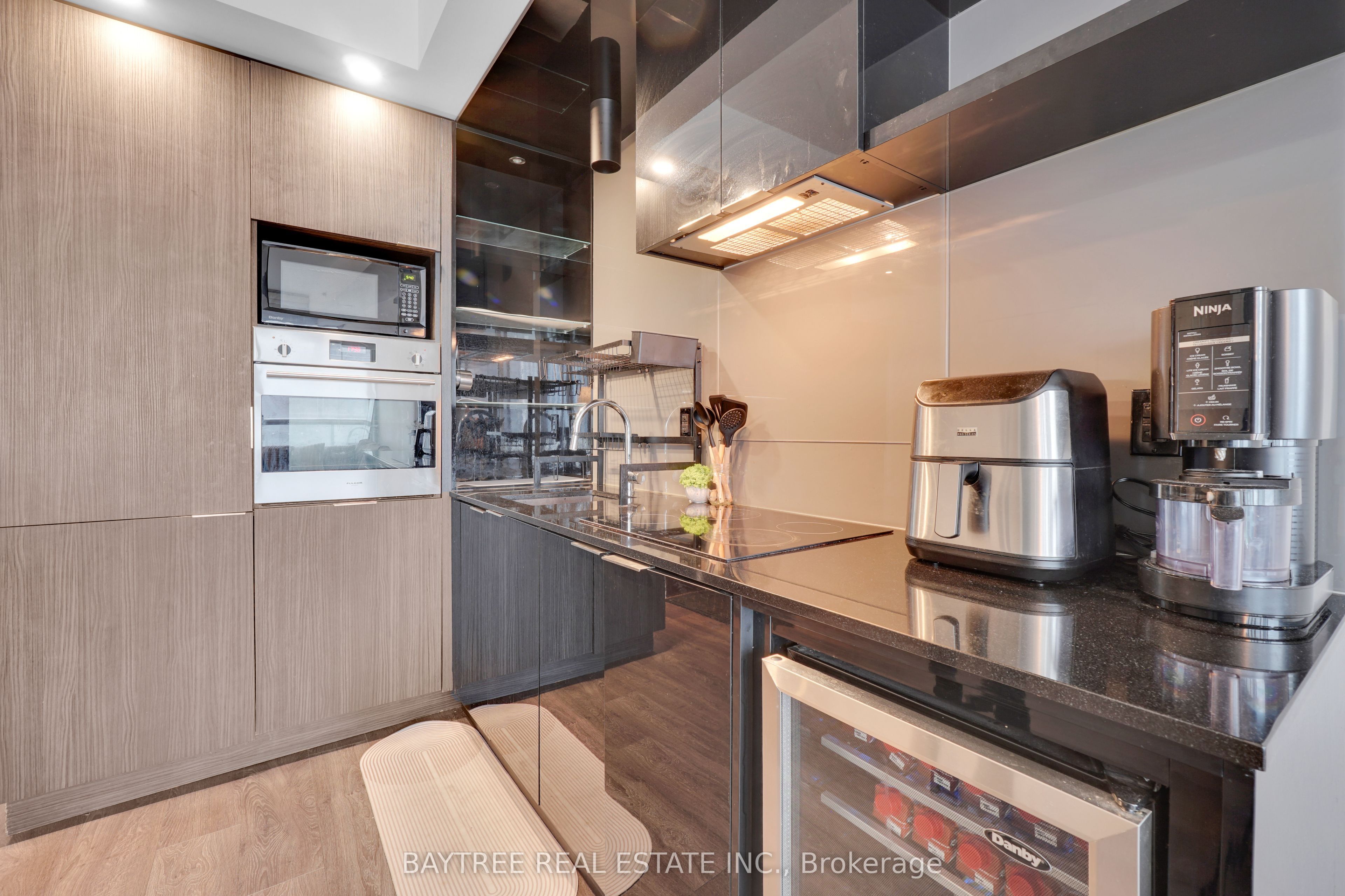 70 Temperance Street 2610 Property Photo 3