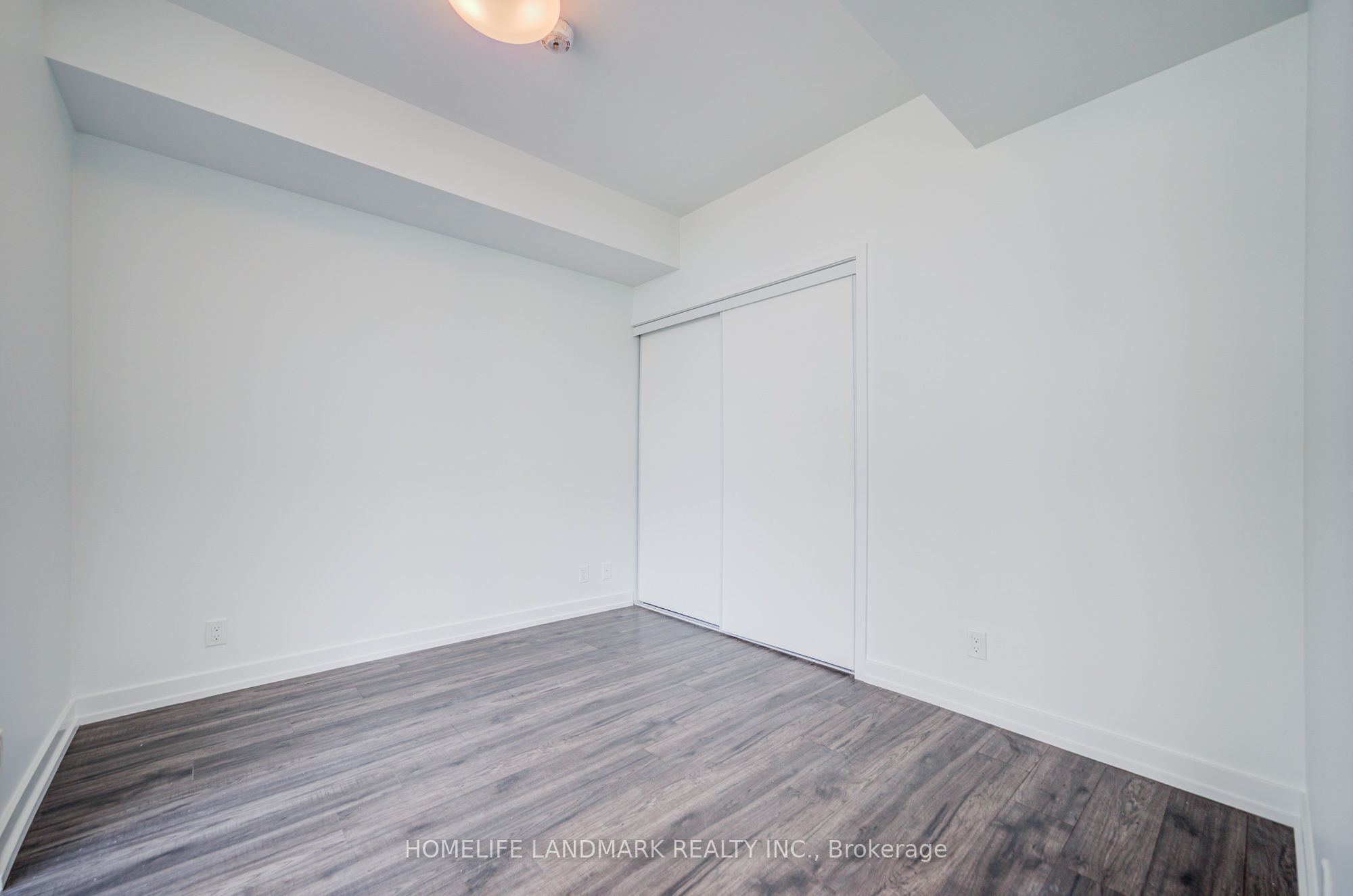 33 Helendale Avenue 601 Property Photo 20