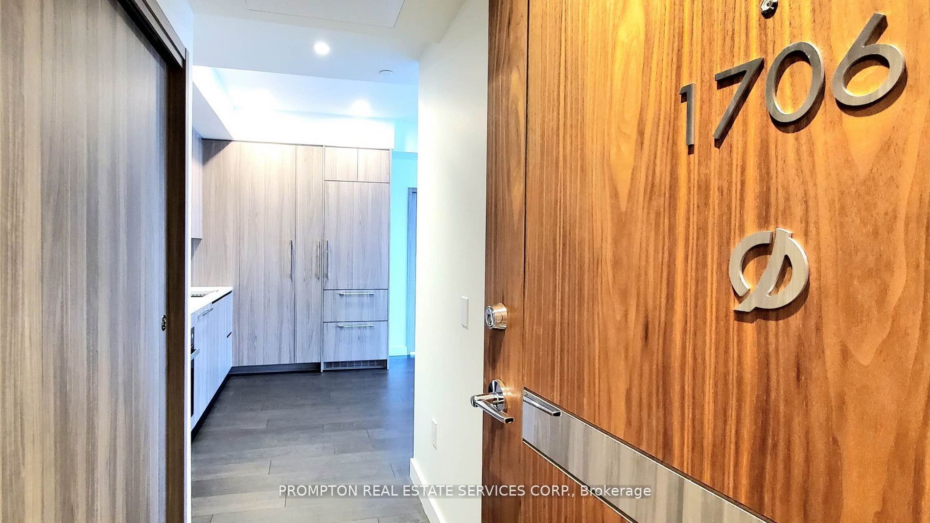 95 Mcmahon Drive 1706 Property Photo 4