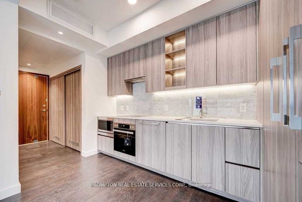 95 Mcmahon Drive 1706 Property Photo 5