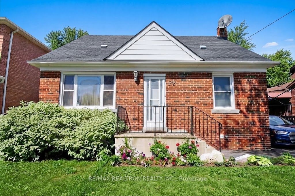 72 Hounslow Avenue Property Photo 2