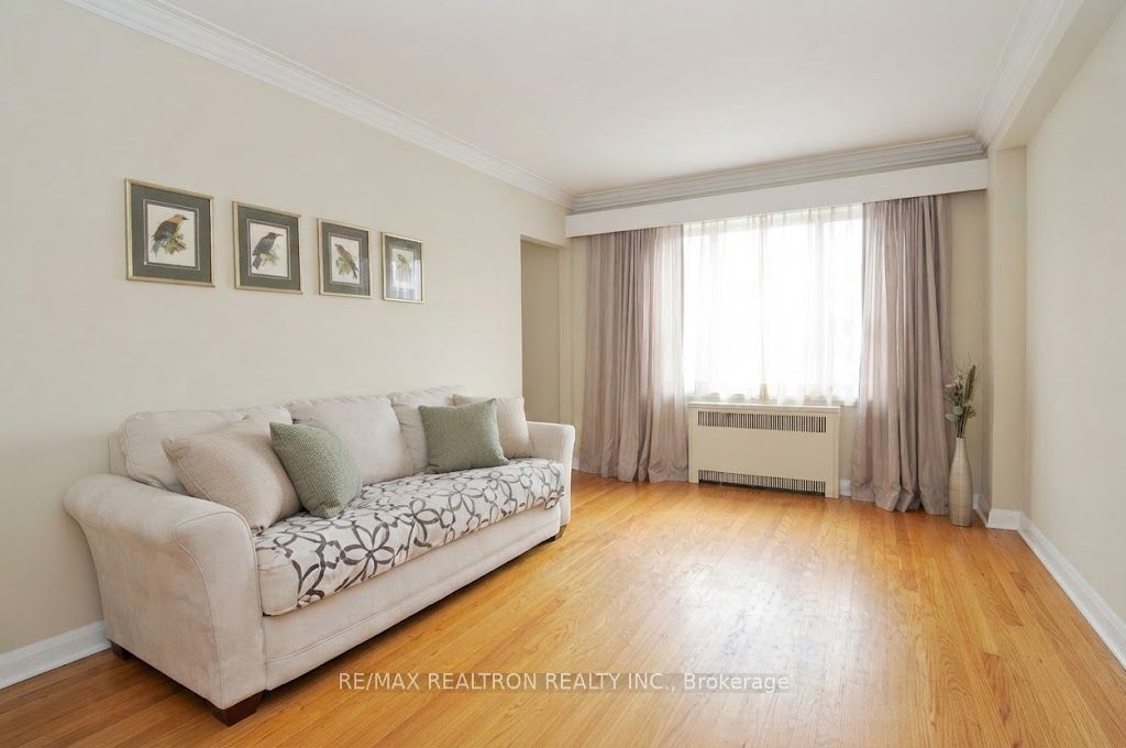 72 Hounslow Avenue Property Photo 3