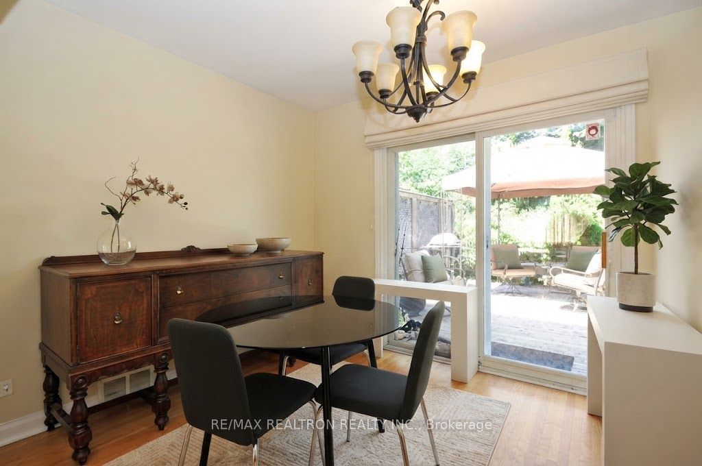 72 Hounslow Avenue Property Photo 4