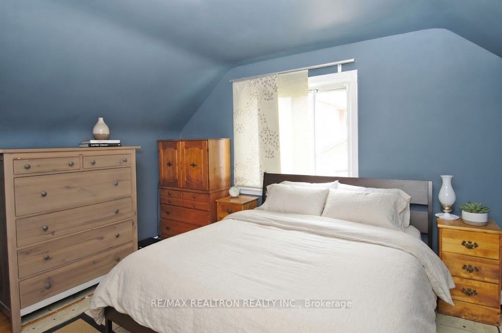 72 Hounslow Avenue Property Photo 8