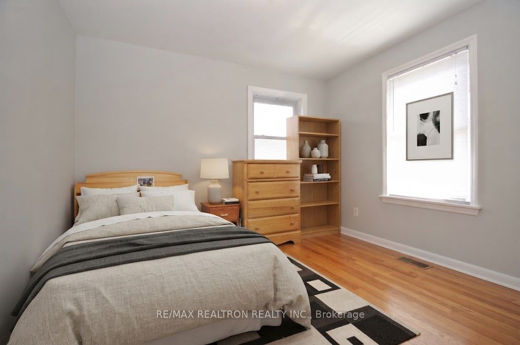 72 Hounslow Avenue Property Photo 9