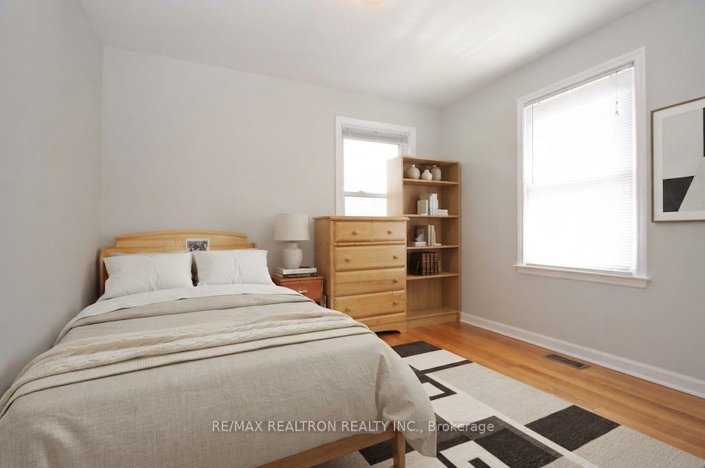 72 Hounslow Avenue Property Photo 13