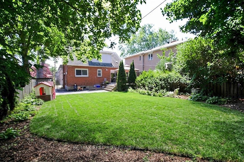 72 Hounslow Avenue Property Photo 15