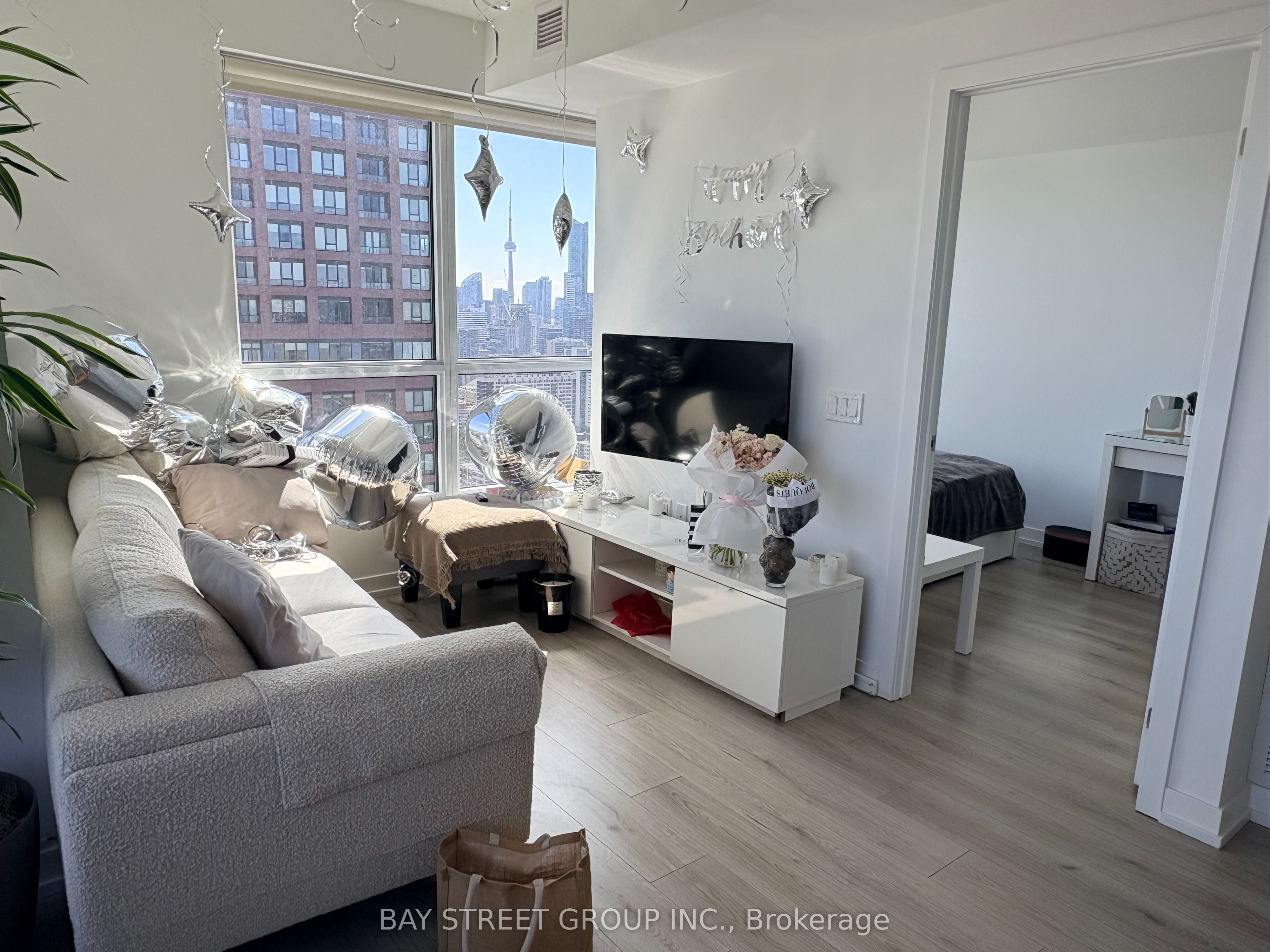 395 Bloor Street E 4010 Property Photo 1