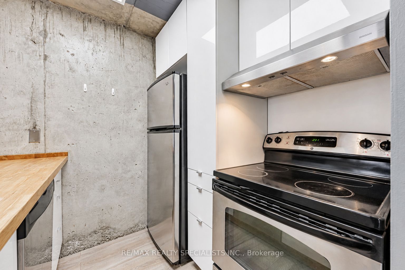 222 The Esplanade 819 Property Photo 2