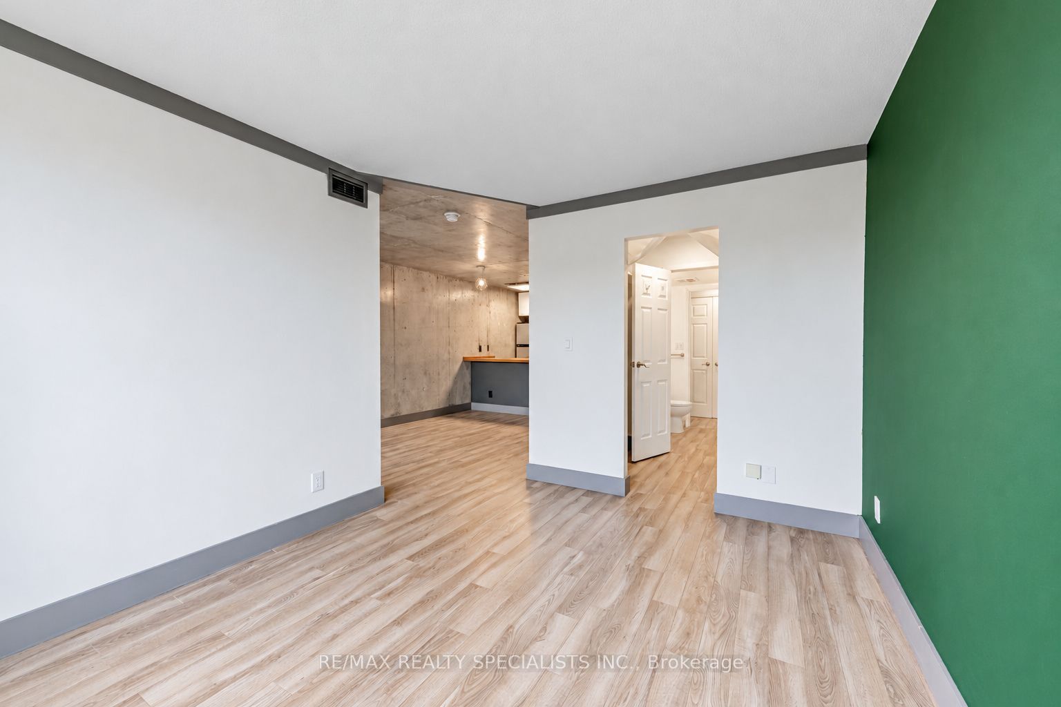 222 The Esplanade 819 Property Photo 7