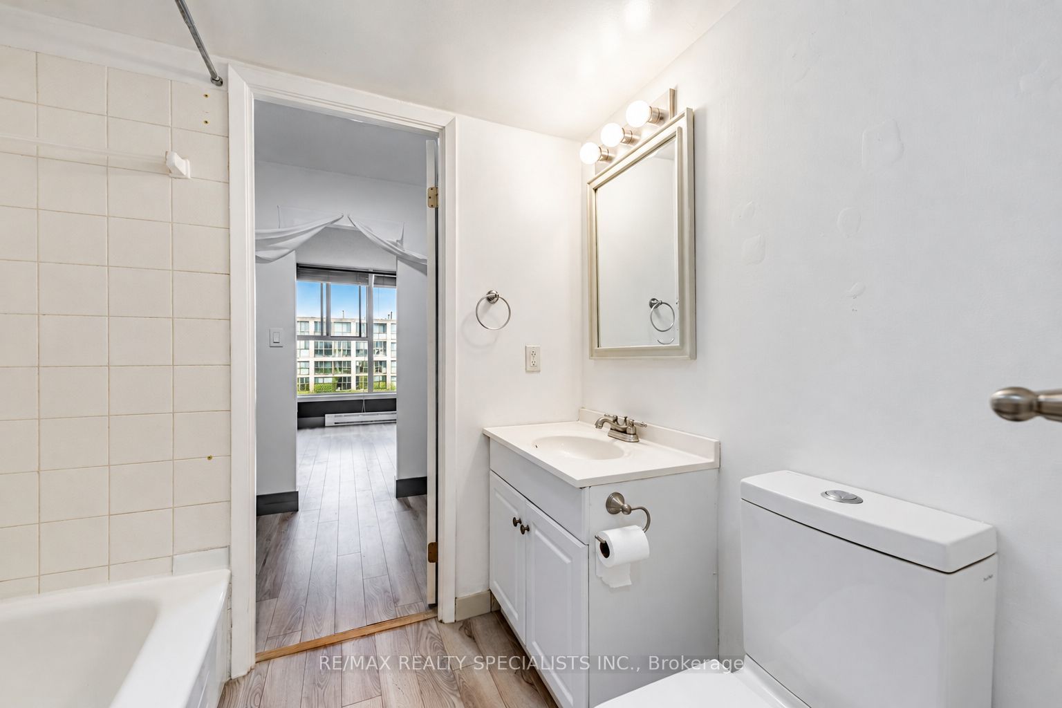 222 The Esplanade 819 Property Photo 14