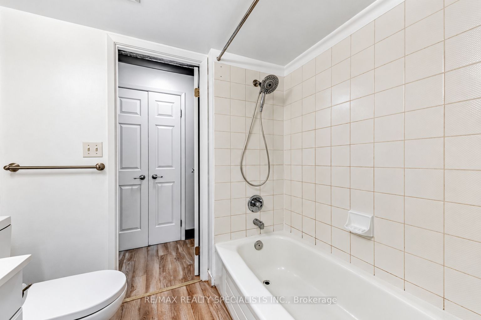 222 The Esplanade 819 Property Photo 15
