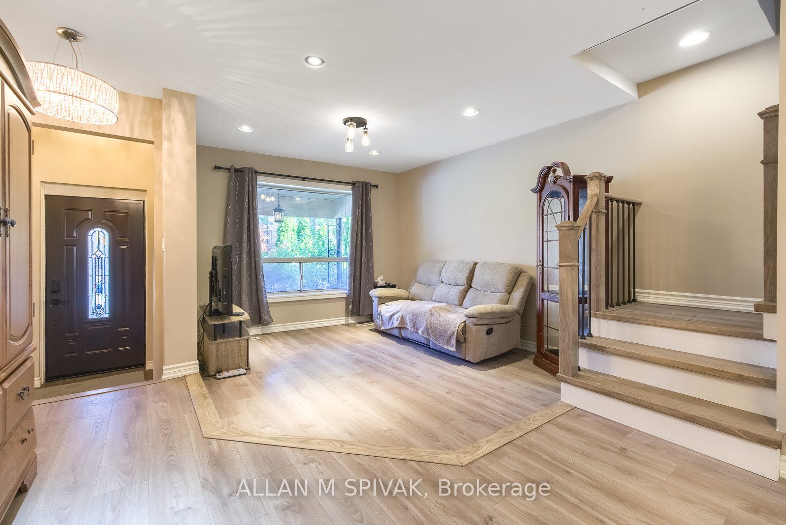 442 Crawford Street Property Photo 2