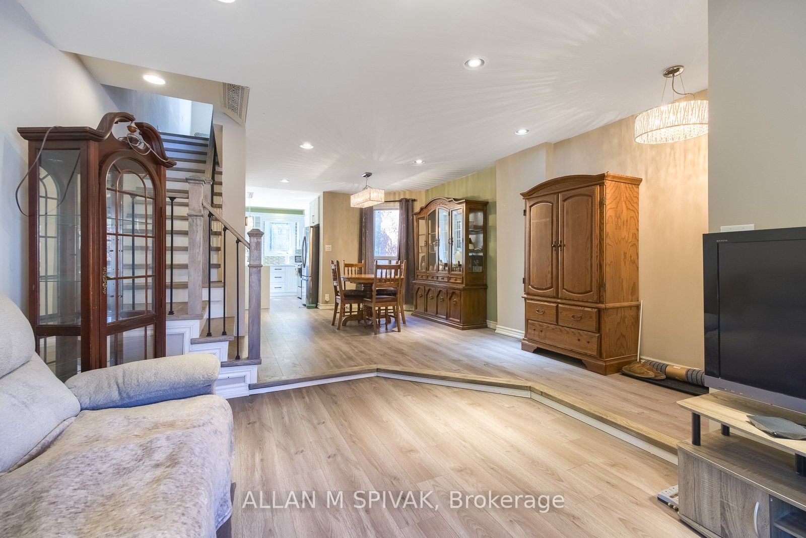 442 Crawford Street Property Photo 3