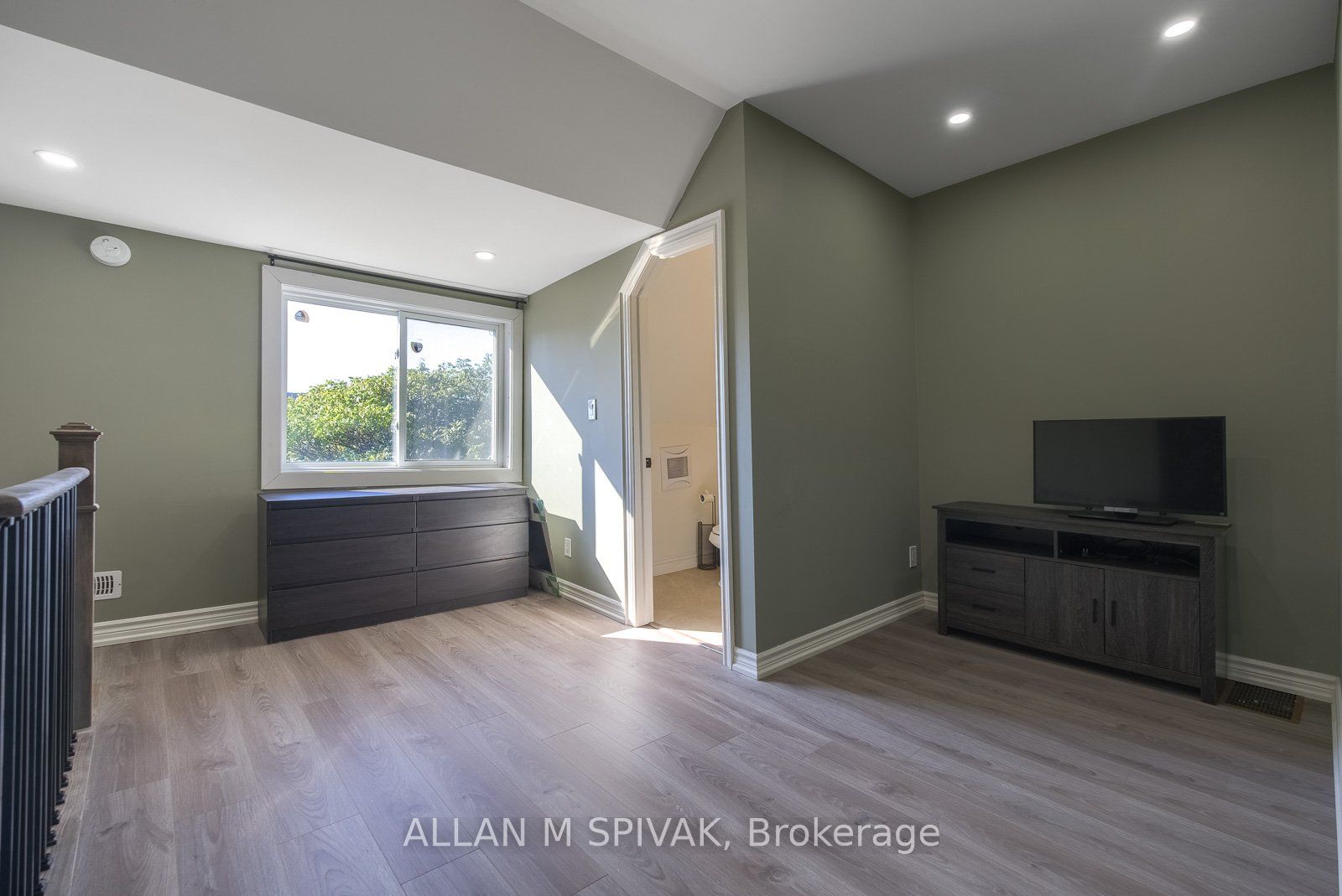 442 Crawford Street Property Photo 12