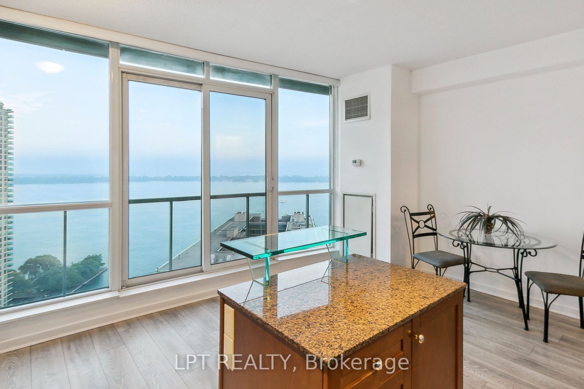 208 Queens Quay W 2604 Property Photo 4