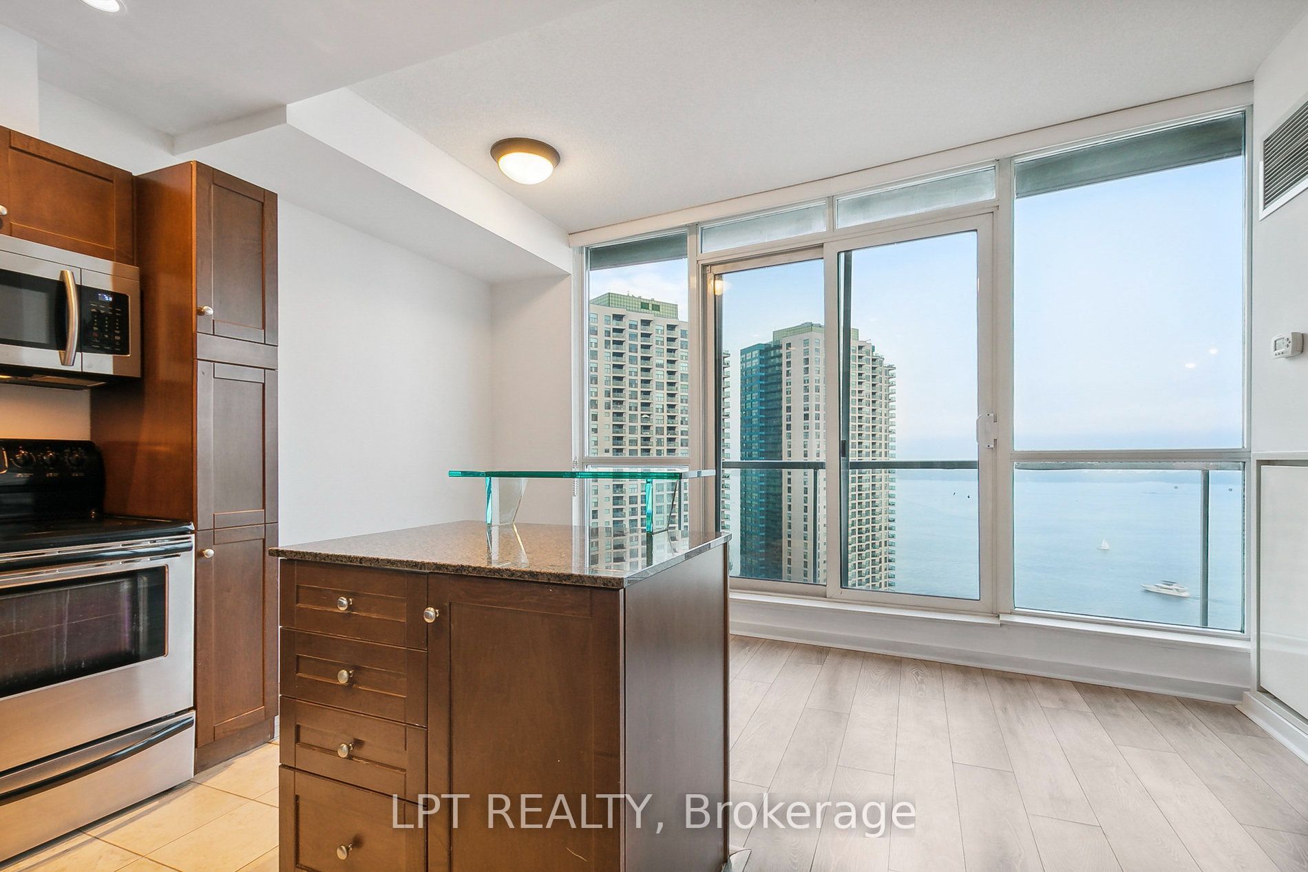 208 Queens Quay W 2604 Property Photo 5