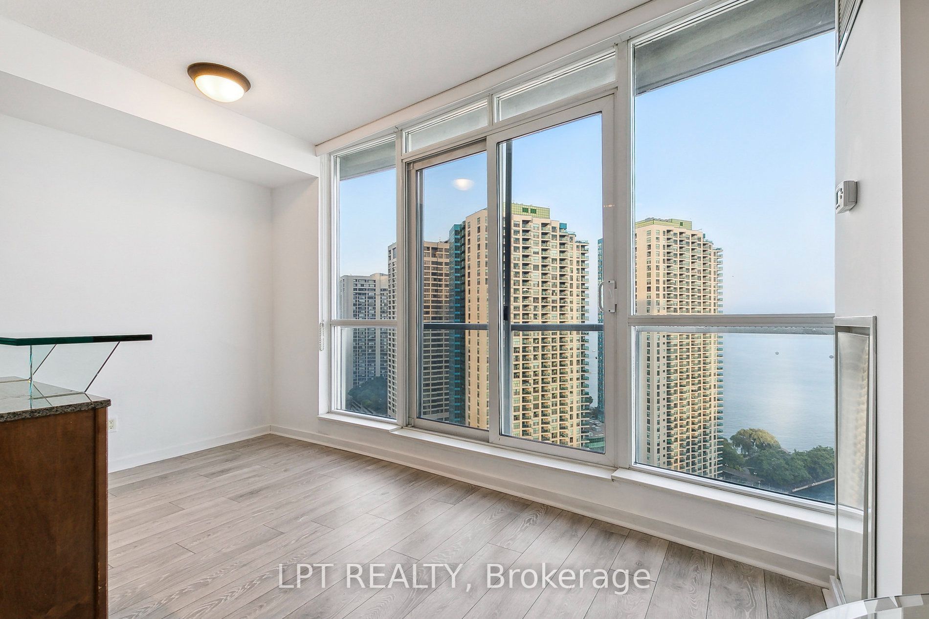208 Queens Quay W 2604 Property Photo 6