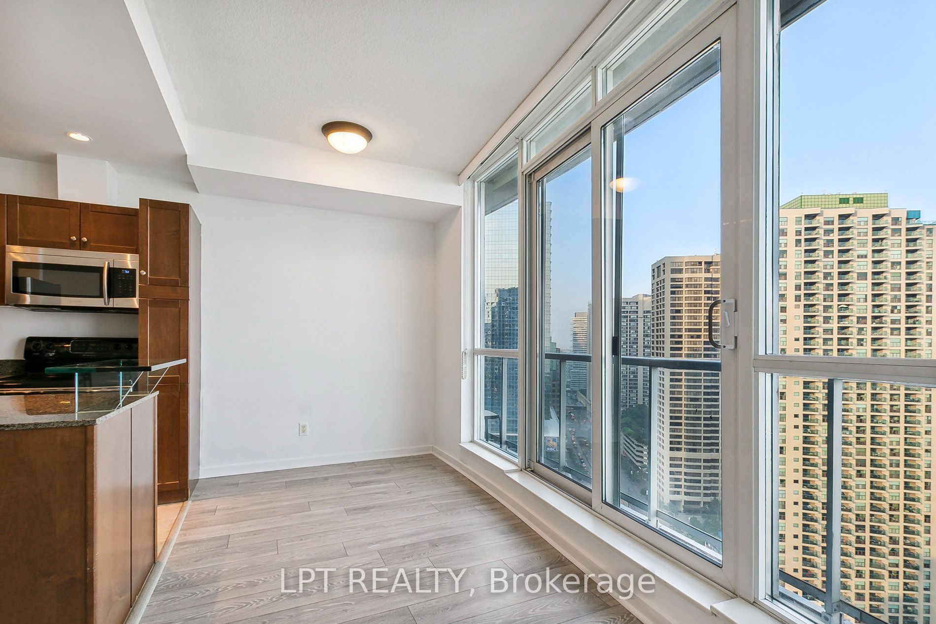 208 Queens Quay W 2604 Property Photo 7
