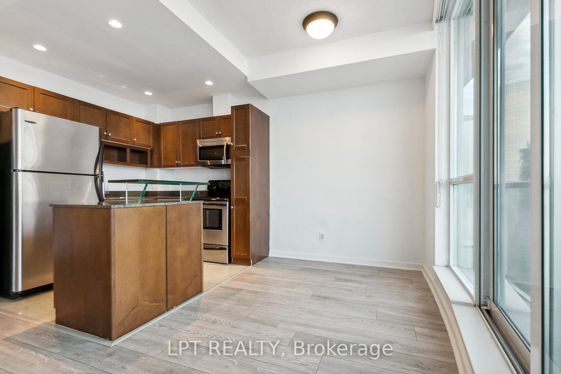 208 Queens Quay W 2604 Property Photo 8