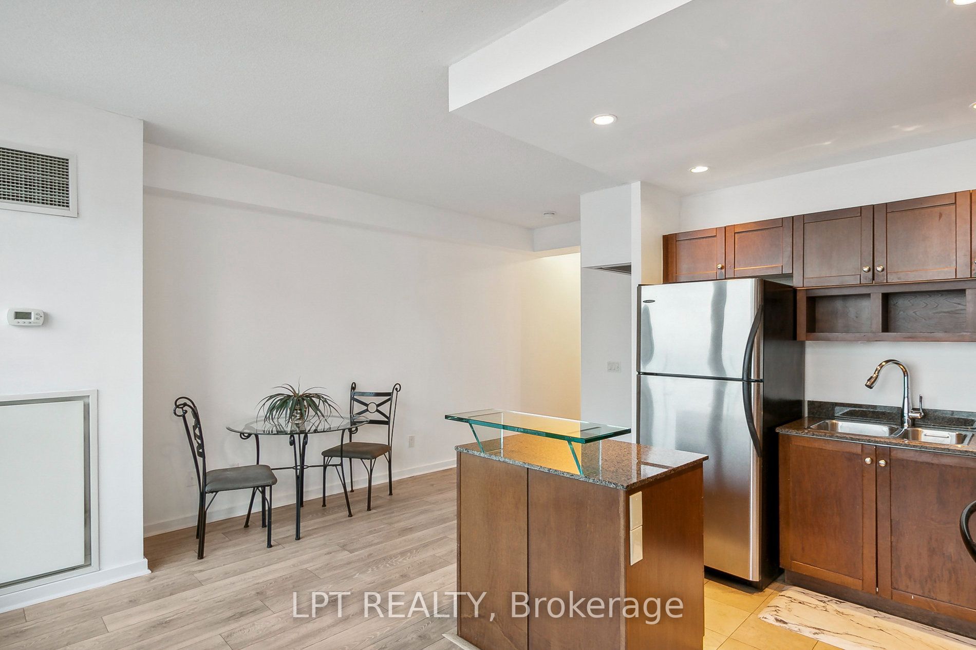 208 Queens Quay W 2604 Property Photo 12